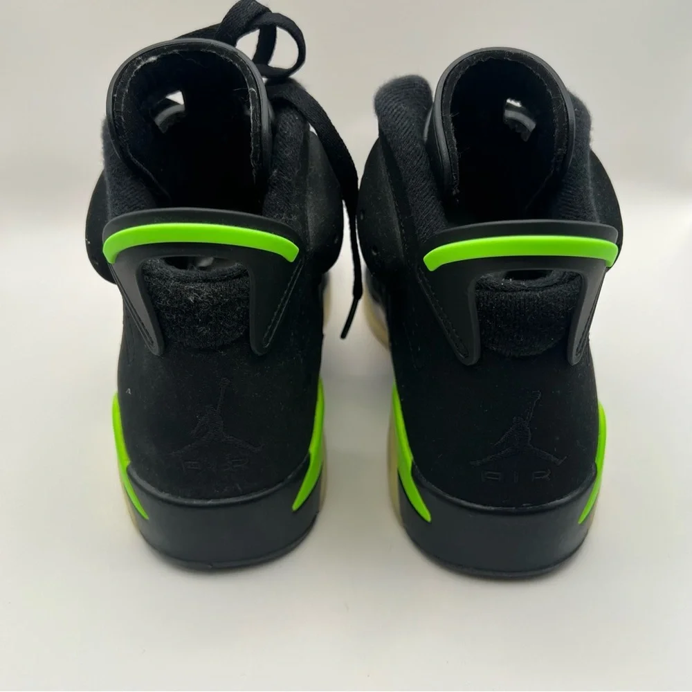 Air Jordan 6 Retro Sneaker - Picture 5 of 8